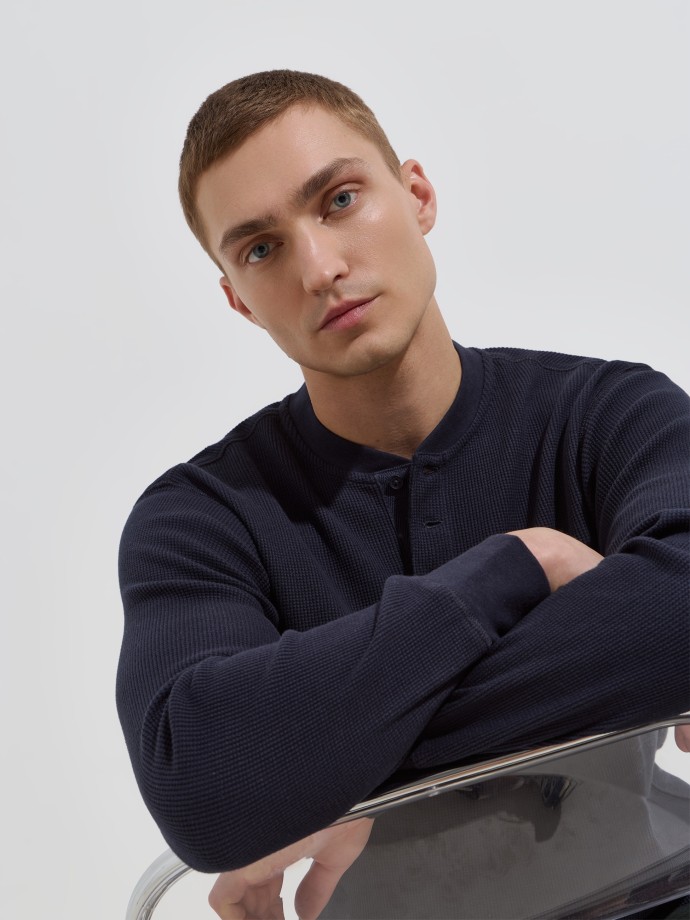 Camisola henley em malha waffle