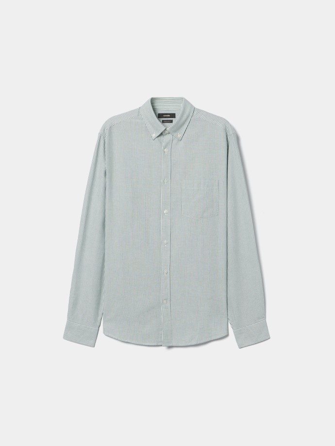 Camisa oxford com bolso