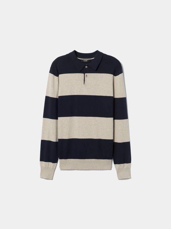Polo de malha �s riscas