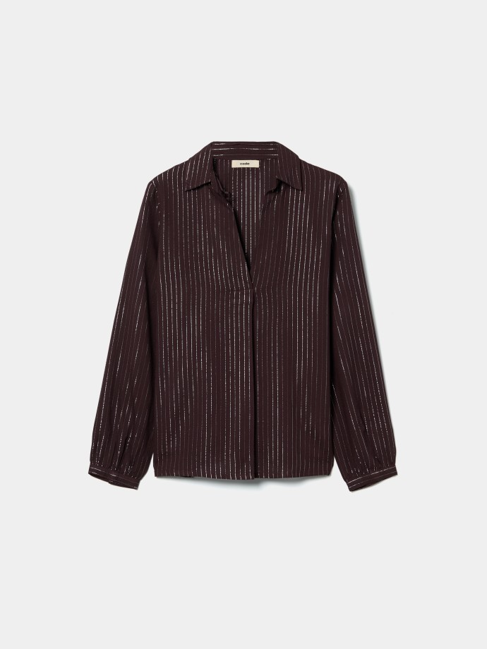 Camisa �s riscas brilhantes