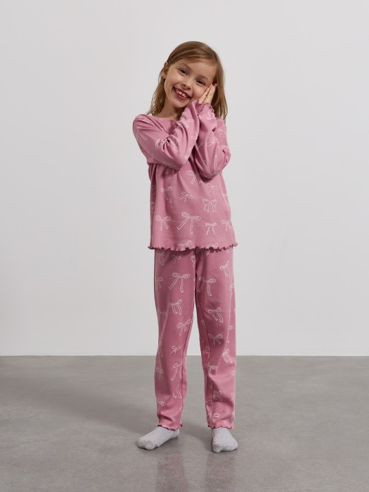 Pijama com estampado de la�os