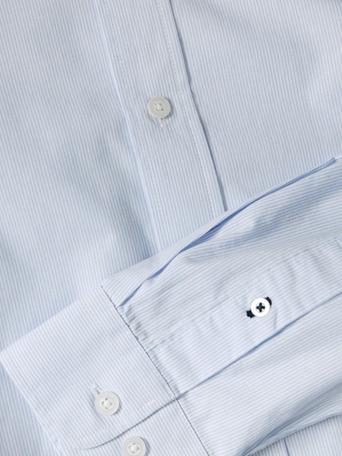 Camisa em popeline �s riscas