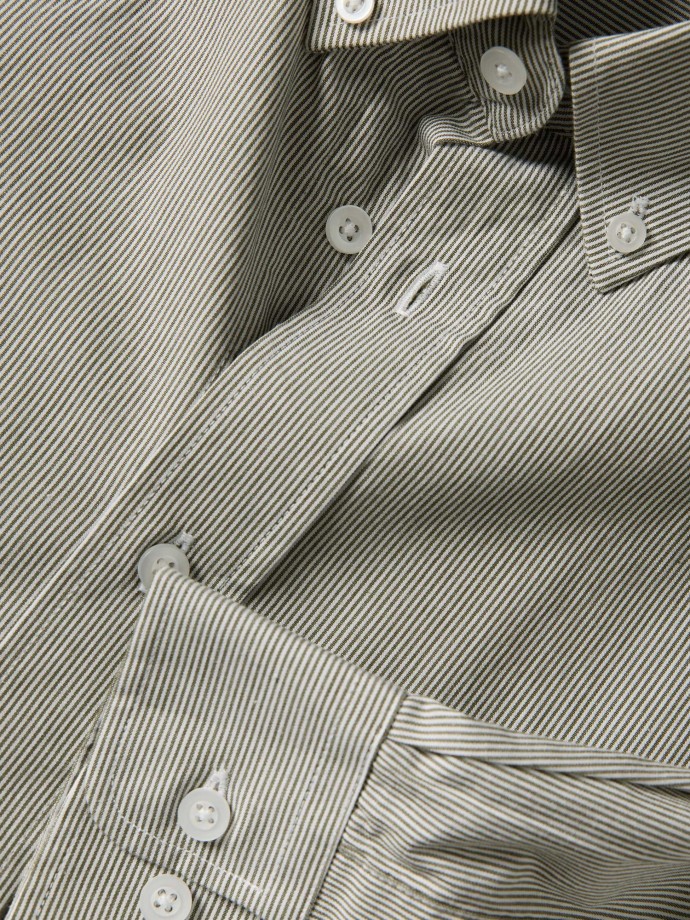 Camisa em popeline �s riscas