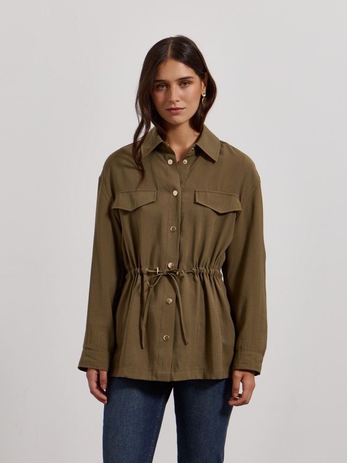 Sobrecamisa com cord�o ajust�vel