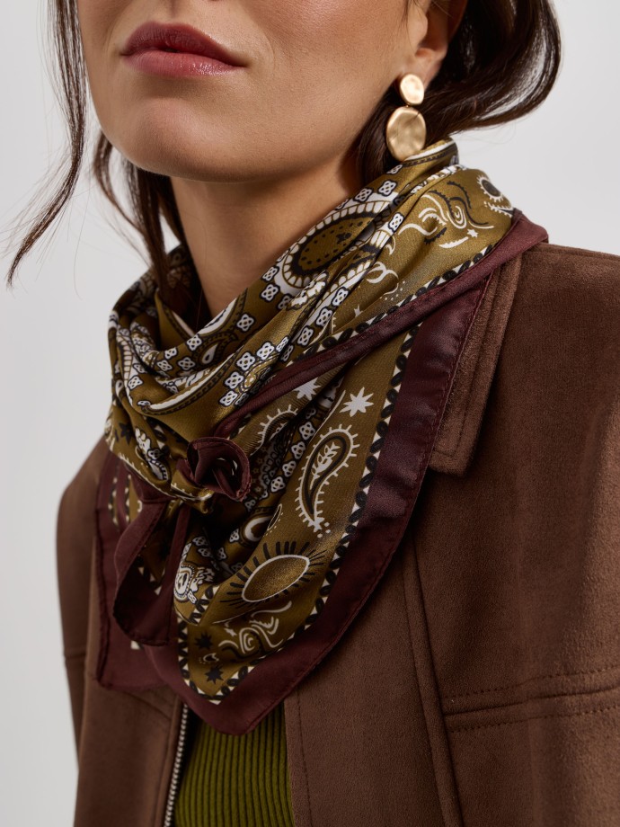 Len�o com padr�o paisley