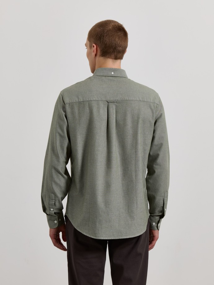 Camisa oxford com bolso