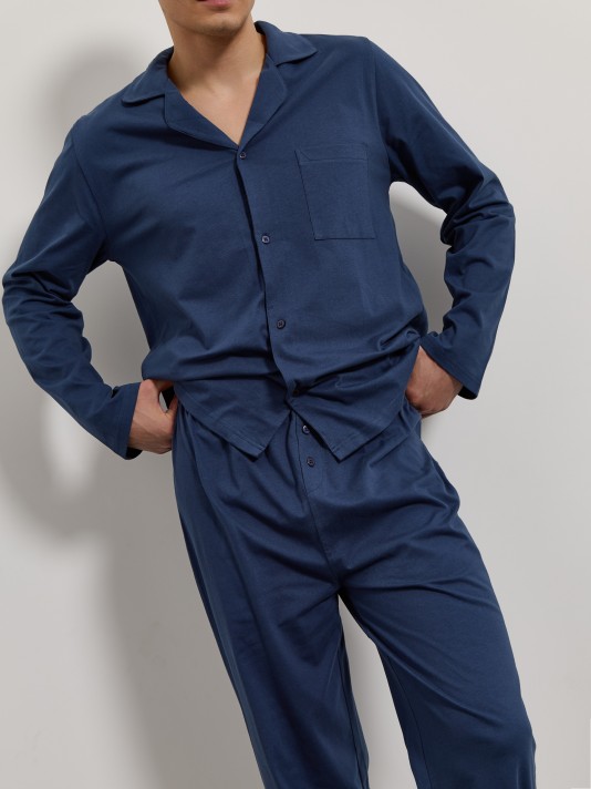 Pijama com camisa com bolso
