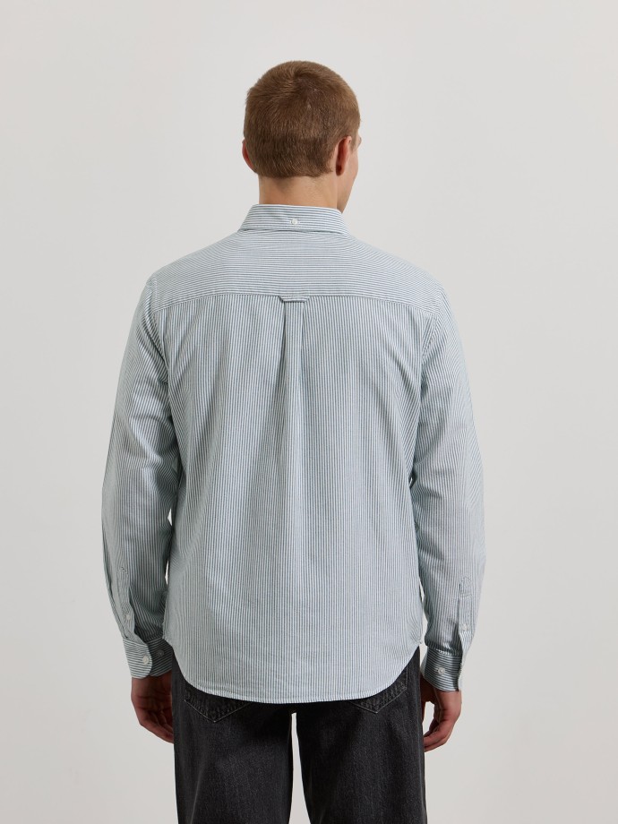 Camisa oxford com bolso