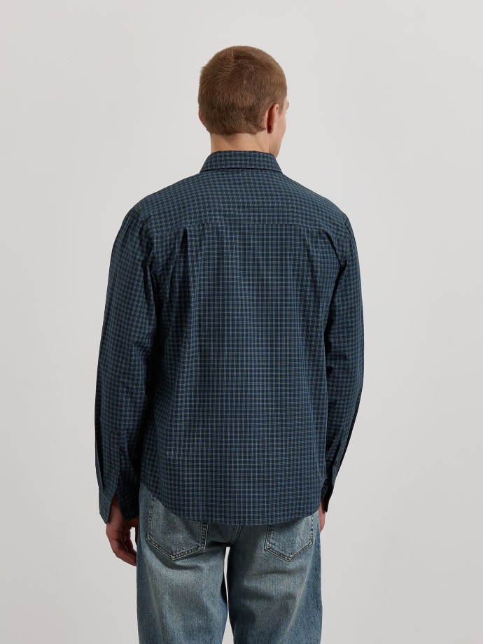 Camisa aos quadrados com bolso