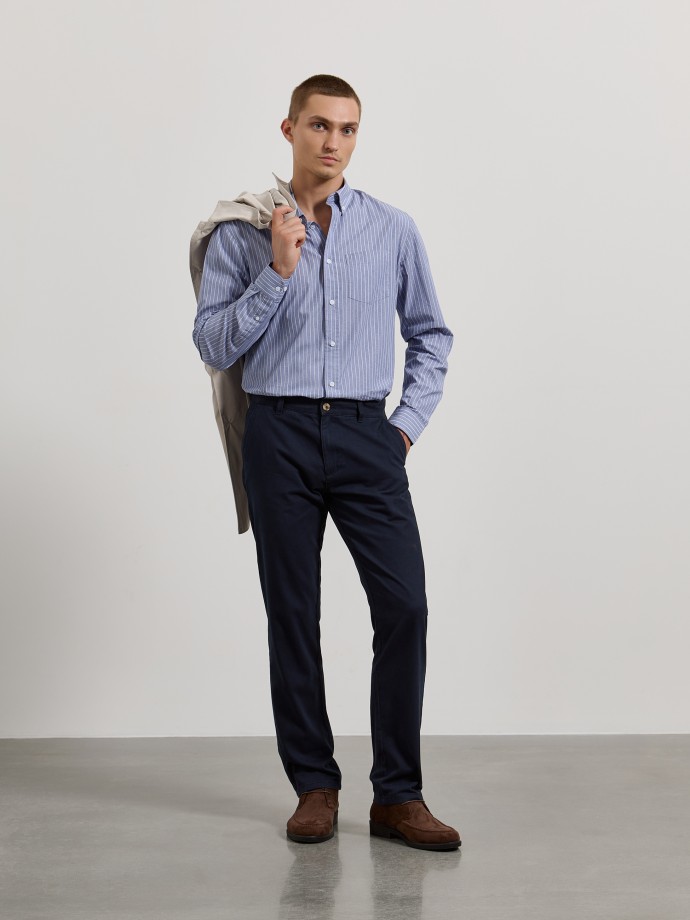 Camisa �s riscas com bolso