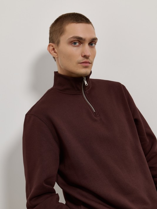 Sweatshirt com fecho
