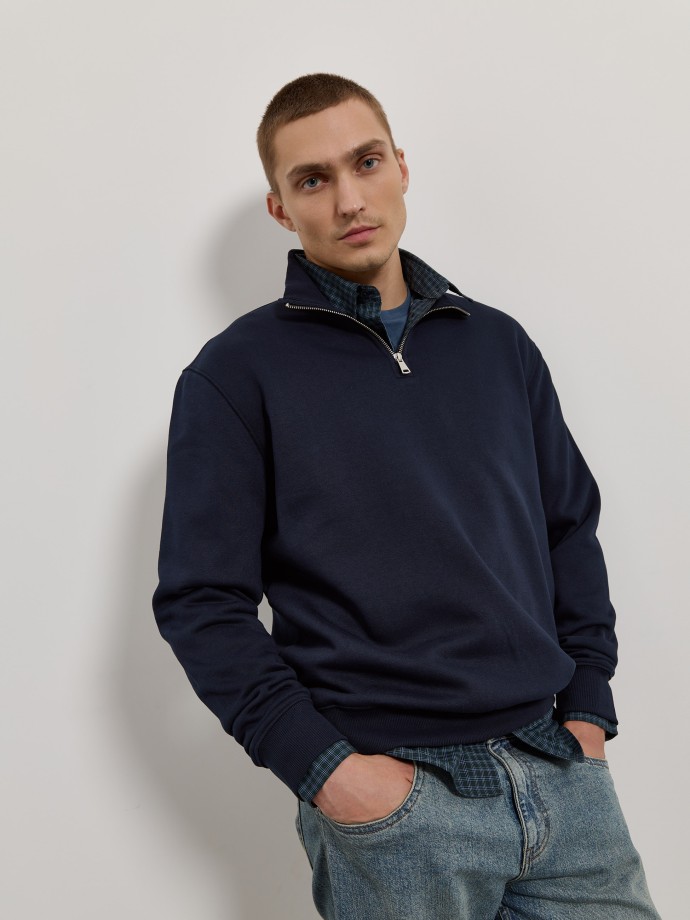 Sweatshirt com fecho