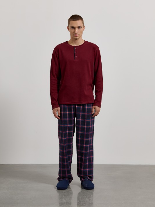 Pijama com cal�as aos quadrados