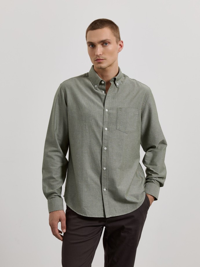 Camisa oxford com bolso