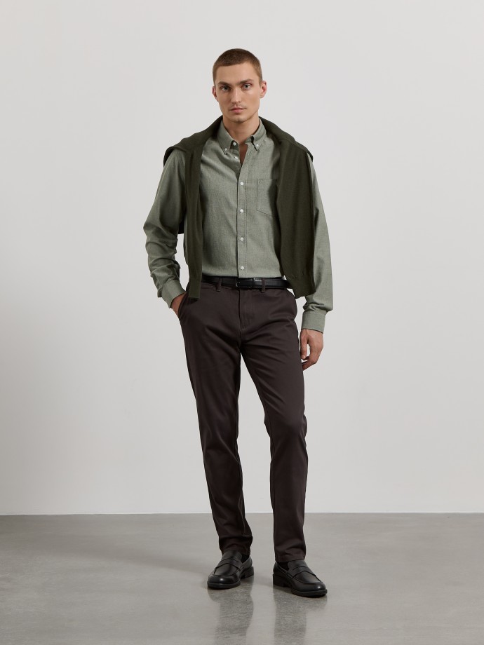 Camisa oxford com bolso