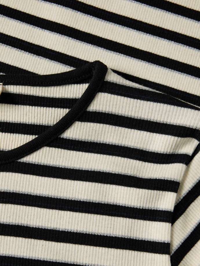 Camisola �s riscas com detalhe brilhante
