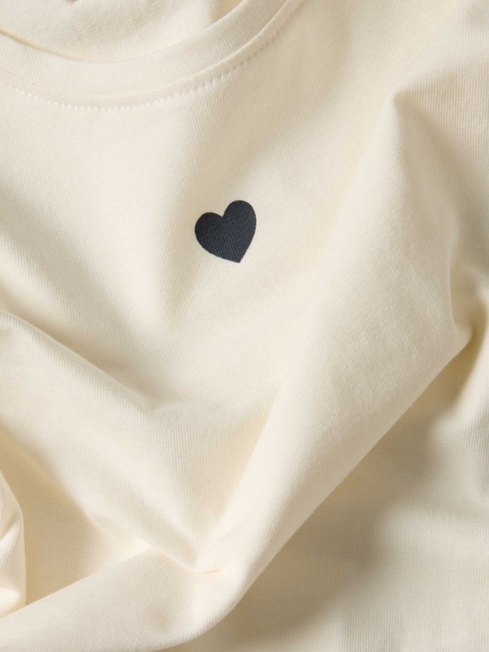Camisola com cora��o estampado