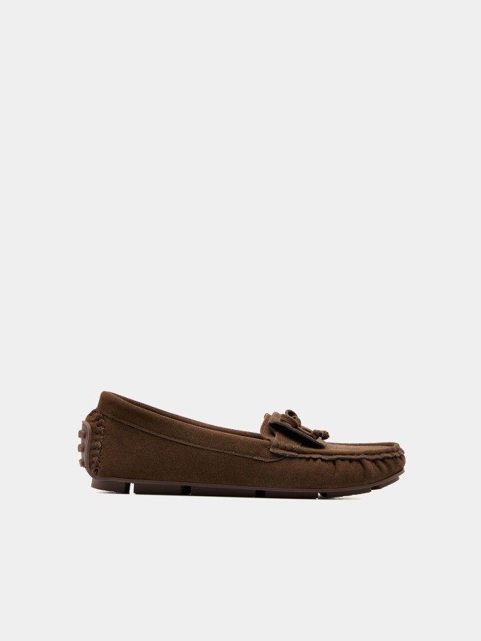 Mocassins em camurça com laço Mocassins em camurça com laço