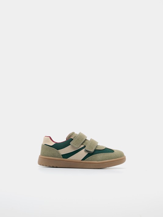 Sapatilhas com tiras de velcro Sapatilhas com tiras de velcro