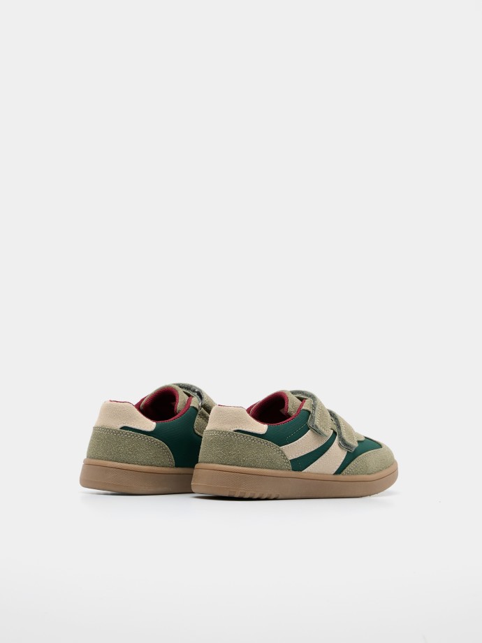 Sapatilhas com tiras de velcro