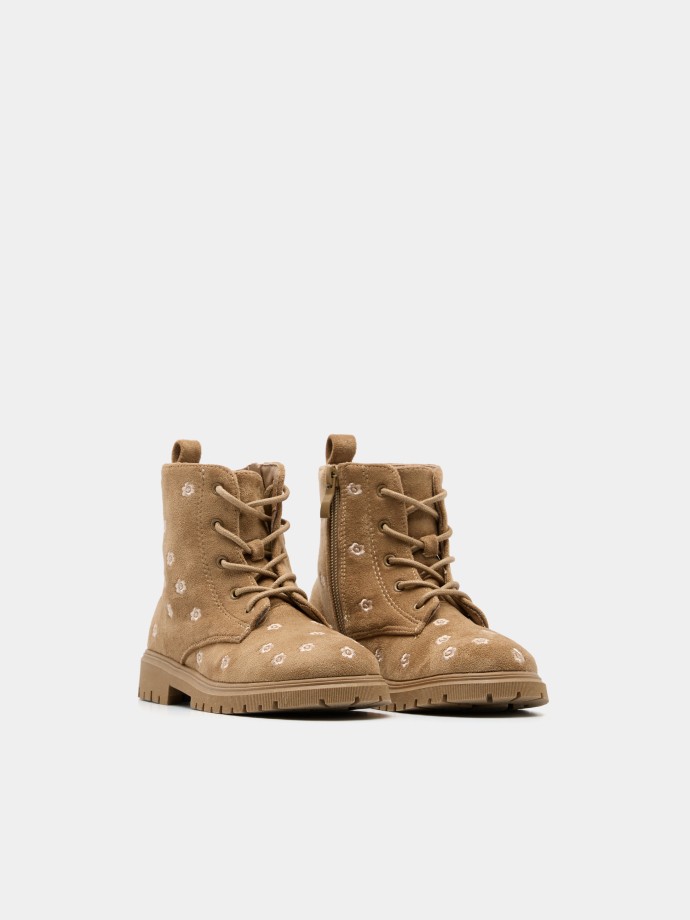 Botas com bordados florais Botas com bordados florais
