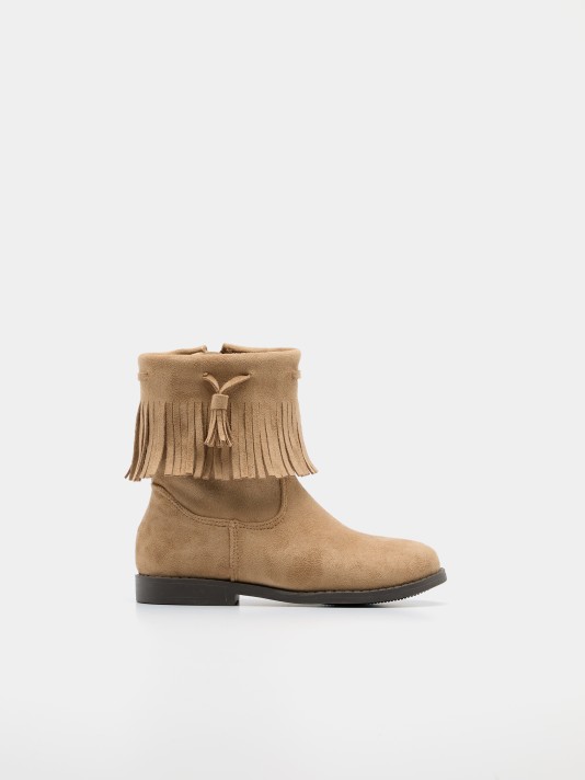 Botas com franjas
