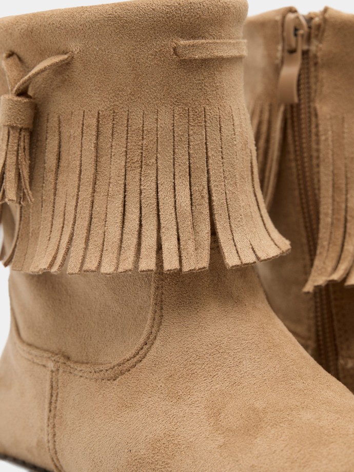 Botas com franjas