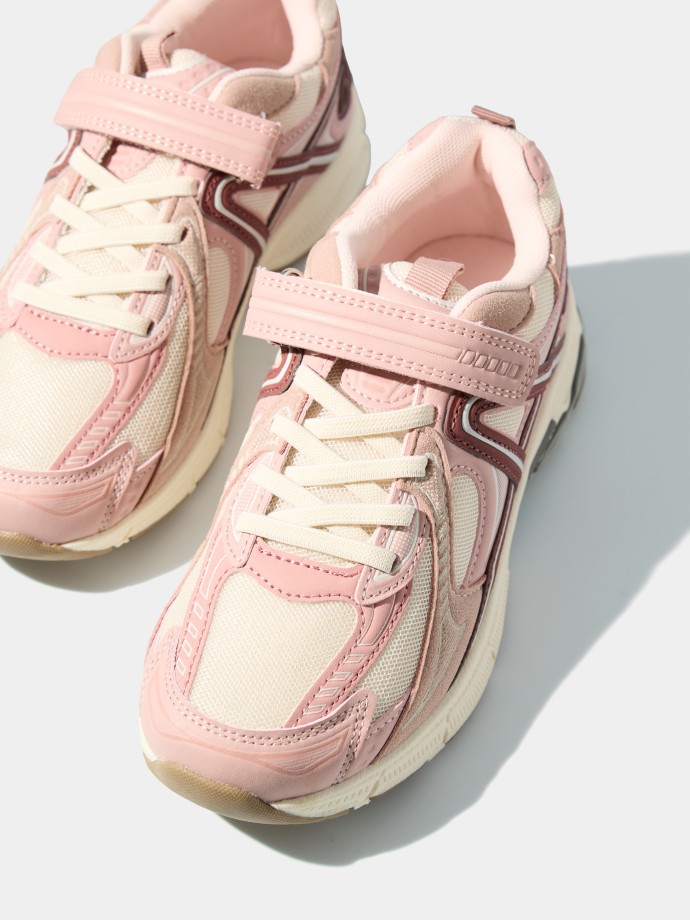 Sapatilhas com tira de velcro Sapatilhas com tira de velcro