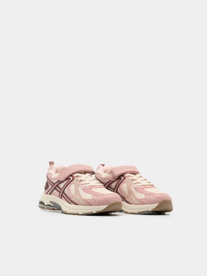 Sapatilhas com tira de velcro Sapatilhas com tira de velcro