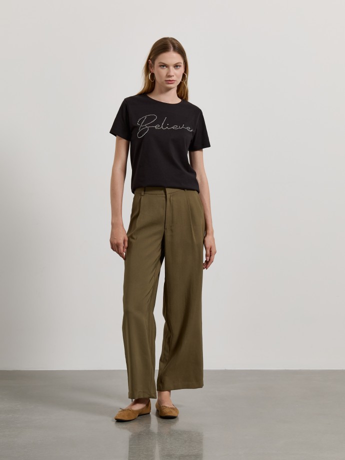 T-shirt com brilhantes