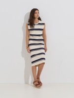Vestido midi canelado �s riscas
