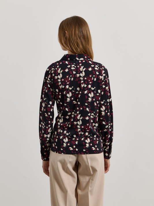 Camisa estampada com laço Camisa estampada com laço