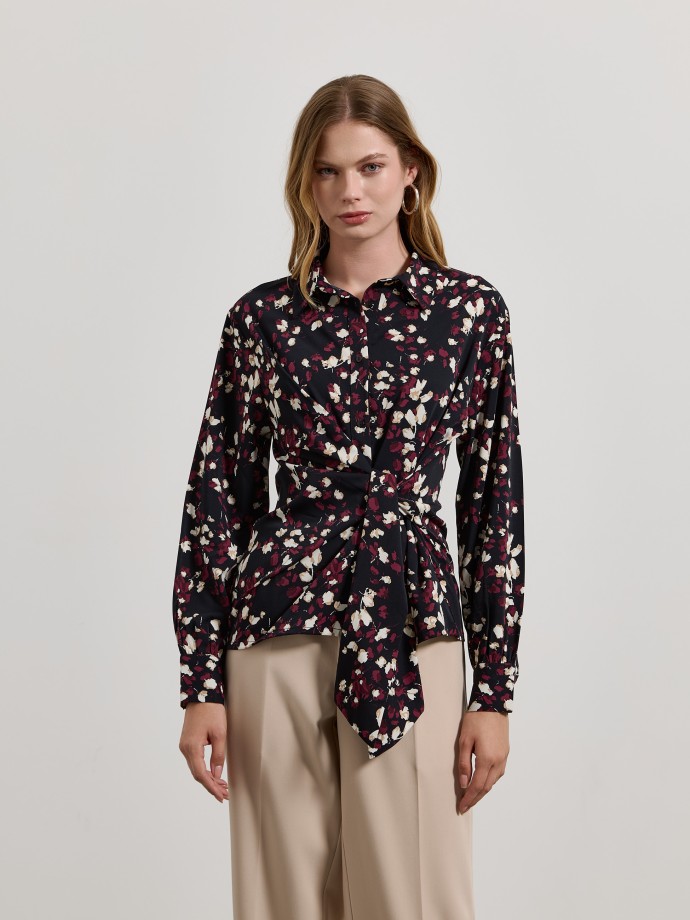 Camisa estampada com la�o