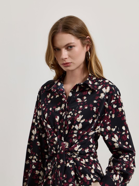 Camisa estampada com la�o