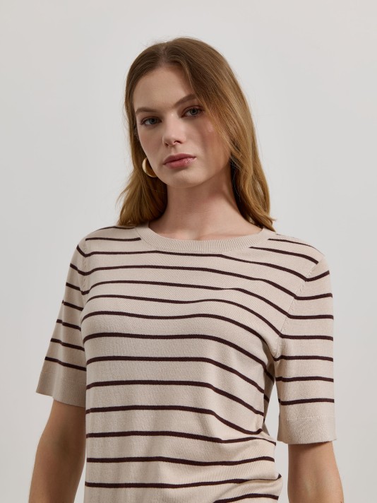 Camisola de malha �s riscas
