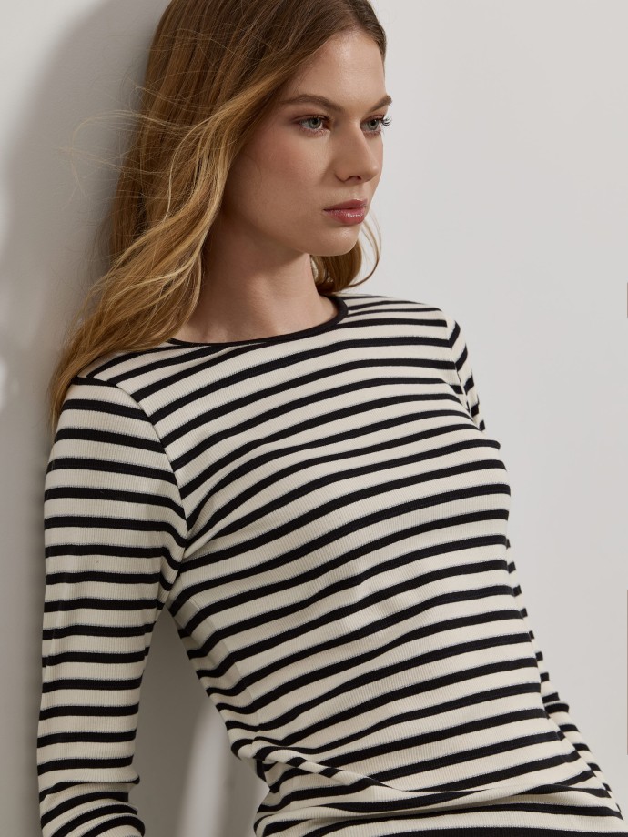 Camisola �s riscas com detalhe brilhante