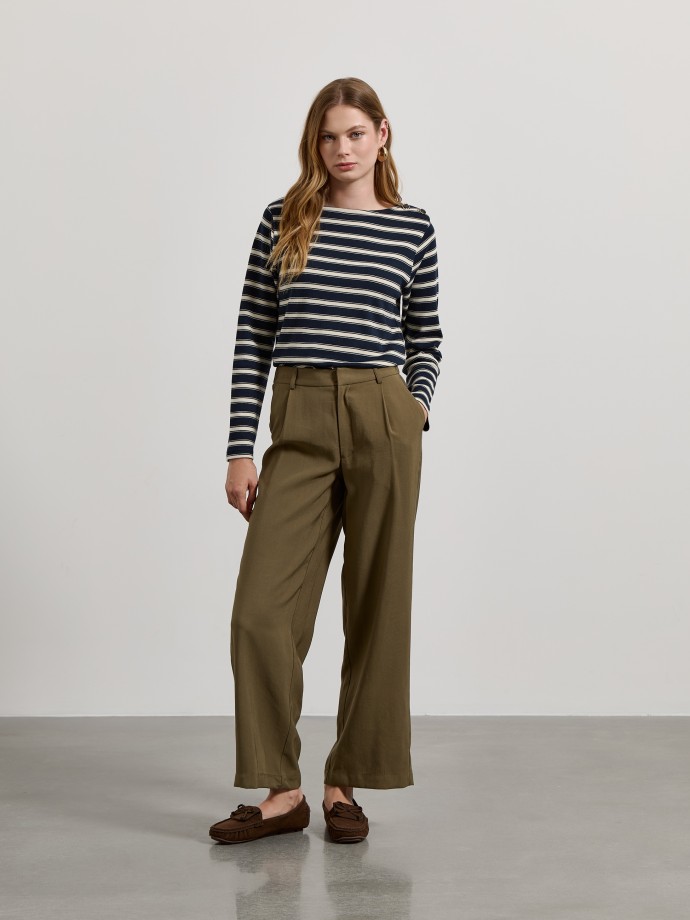 Camisola �s riscas com bot�es