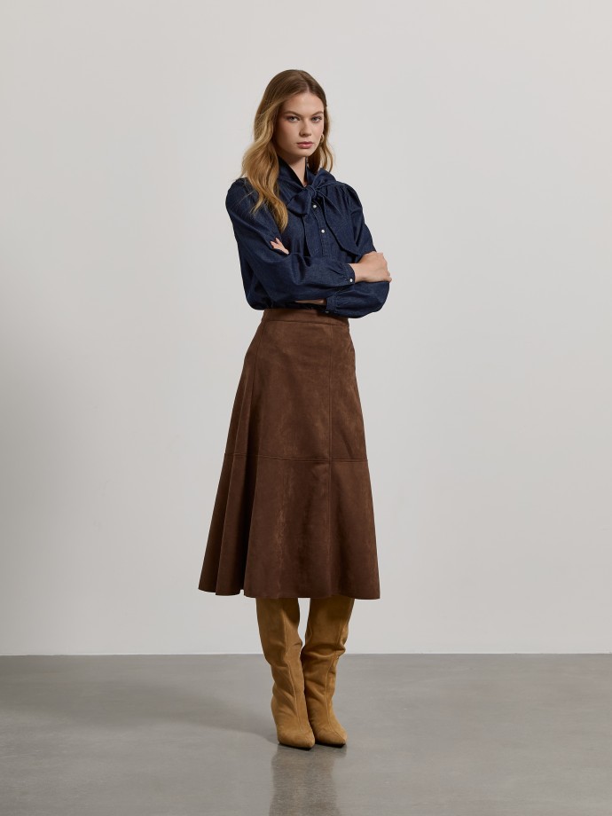 Saia midi efeito suede