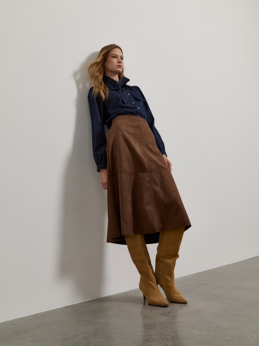 Saia midi efeito suede