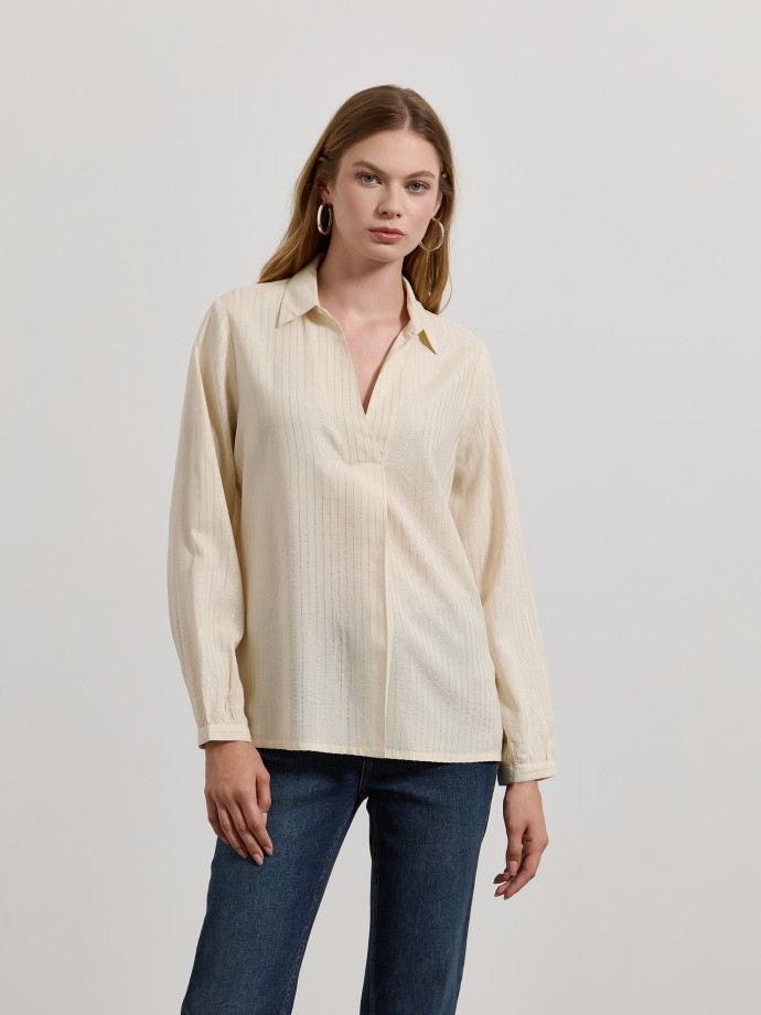 Camisa �s riscas brilhantes