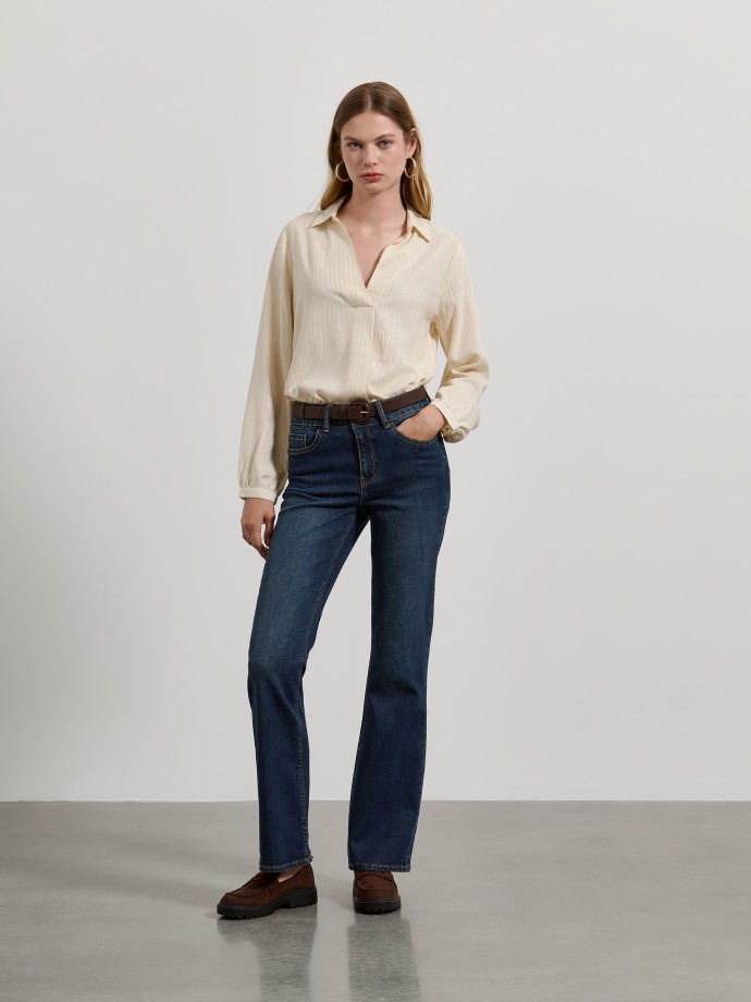 Camisa �s riscas brilhantes