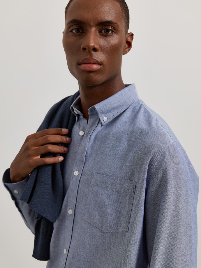 Camisa oxford com bolso