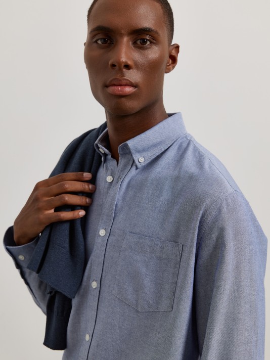 Camisa oxford com bolso