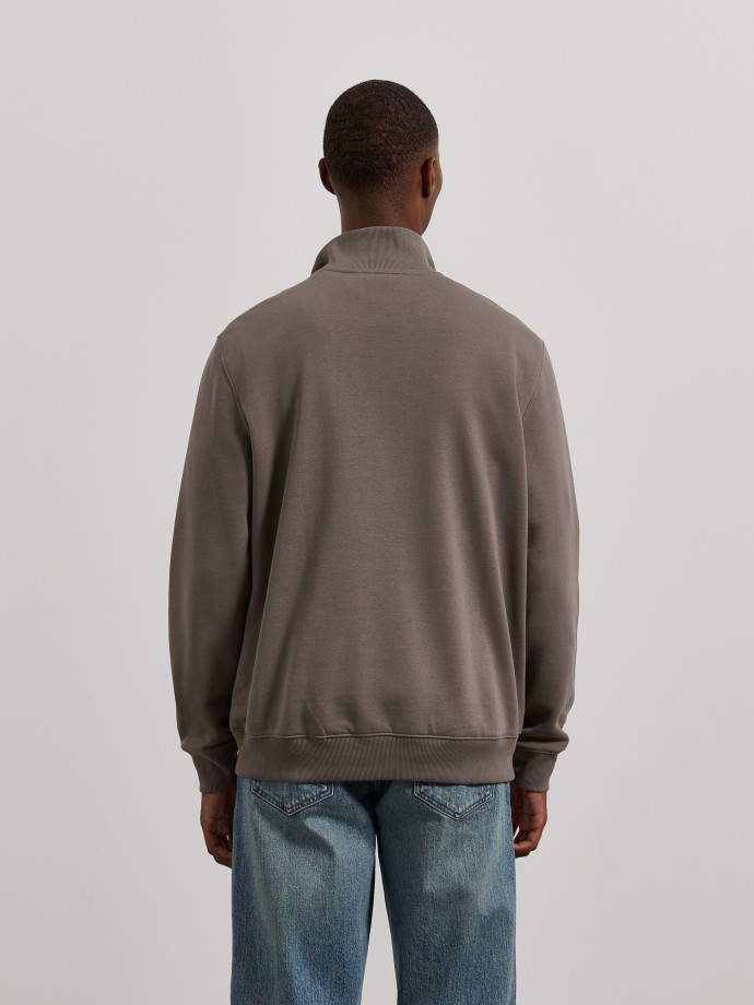Sweatshirt com fecho