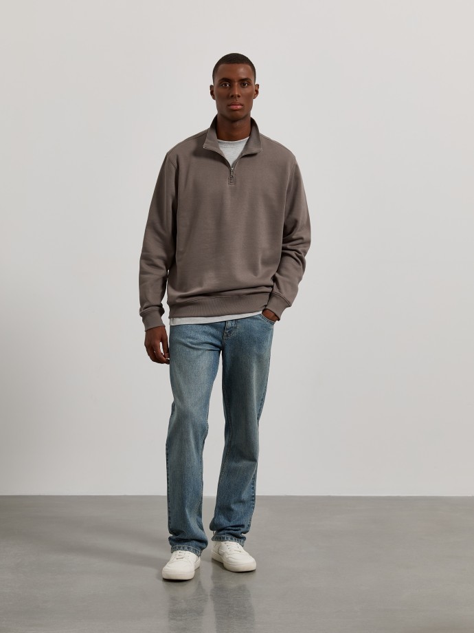 Sweatshirt com fecho
