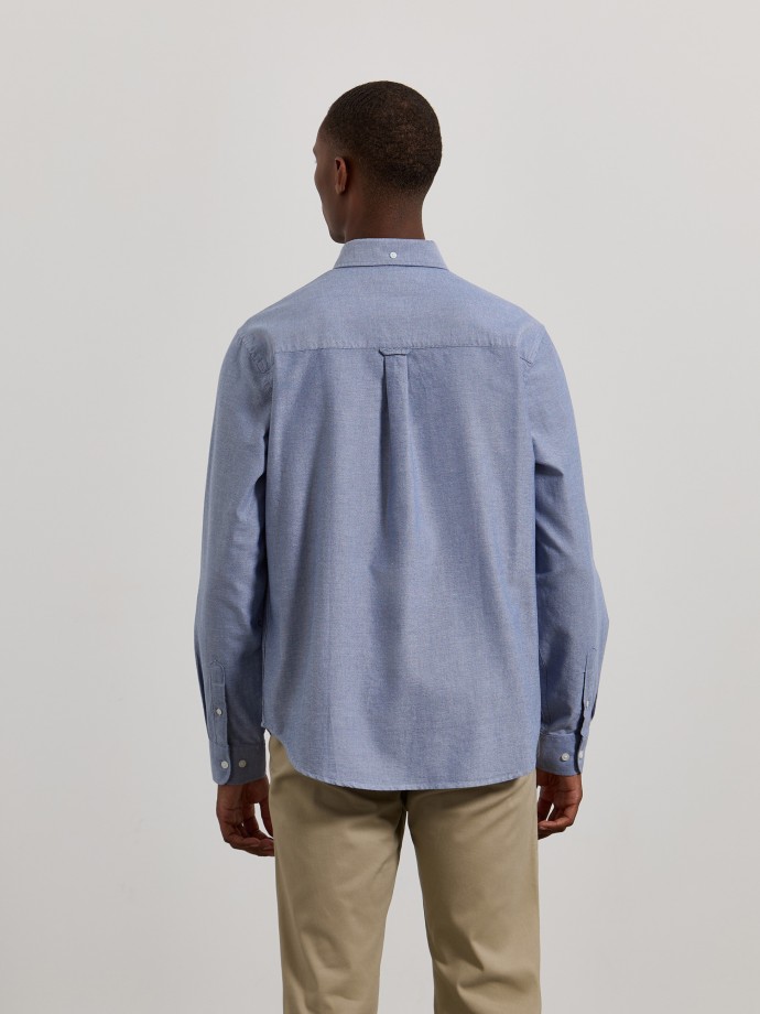 Camisa oxford com bolso
