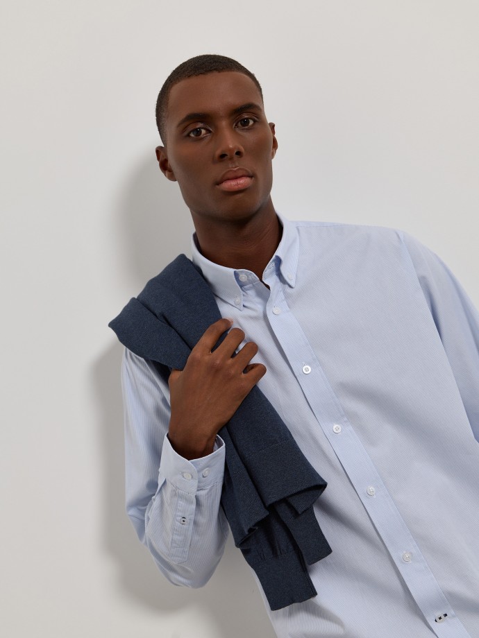 Camisa em popeline �s riscas