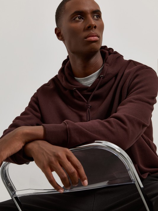 Sweatshirt com carapu�o