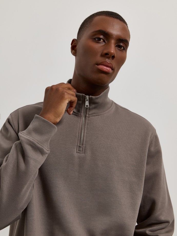 Sweatshirt com fecho
