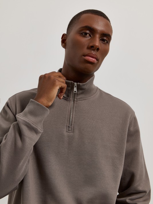 Sweatshirt com fecho